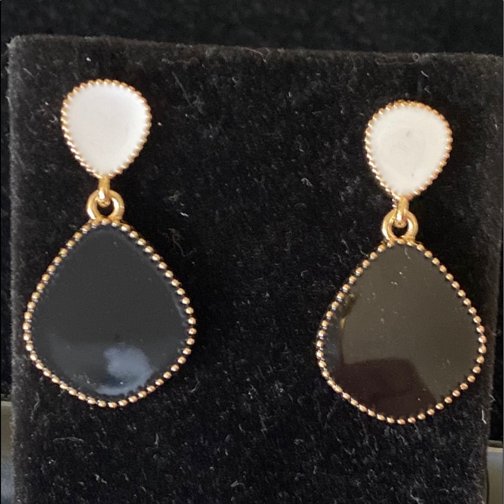 GOLD TONE BLACK/WHITE ENAMEL DANGLING EARRINGS